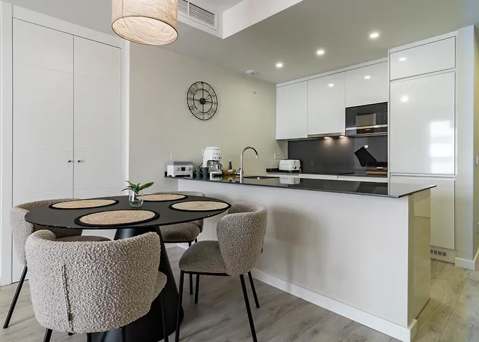 Le2e- Modern New-build Flat Near The 아파트