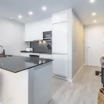 Le2e- Modern New-build Flat Near The