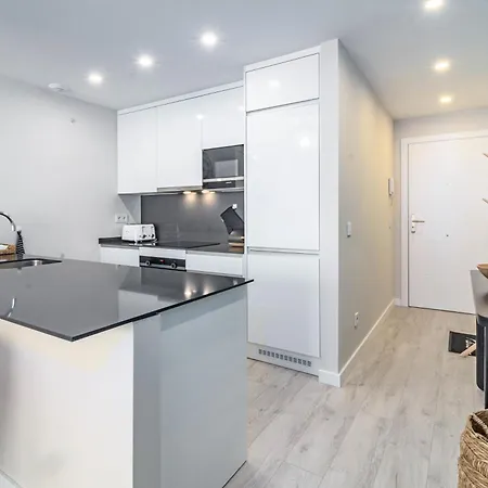 Le2e- Modern New-build Flat Near The