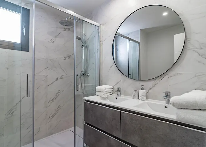 Le2e- Modern New-build Flat Near The * إِستيبونا